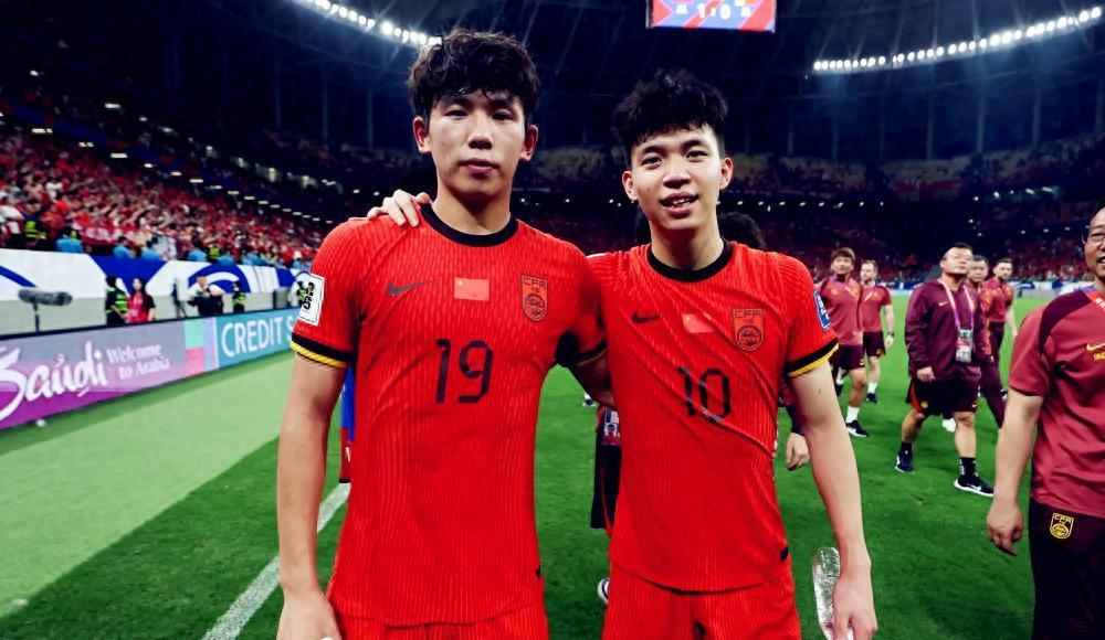 牵线搭桥, 胡荷韬, 员的留洋趋 牵线搭桥, 胡荷韬, 员的留洋趋